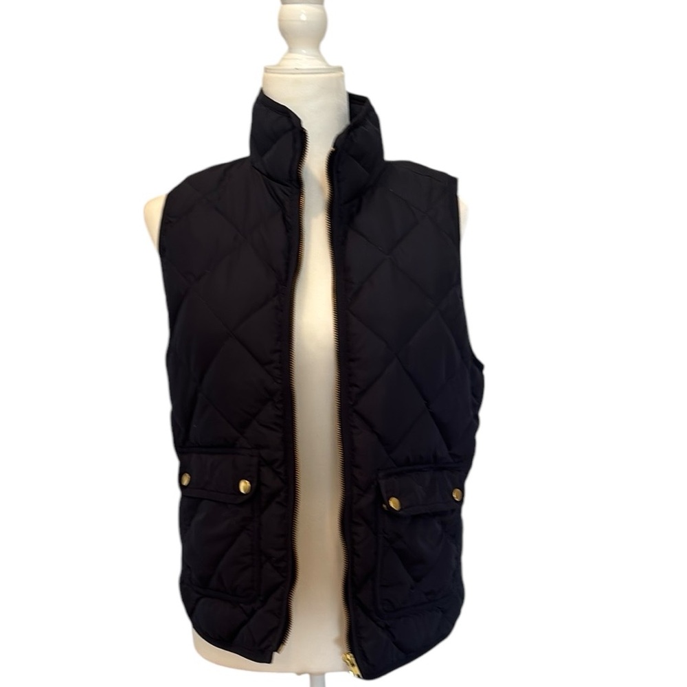 J crew navy Quilted Vest with Gold Accents perfect for chill mornings